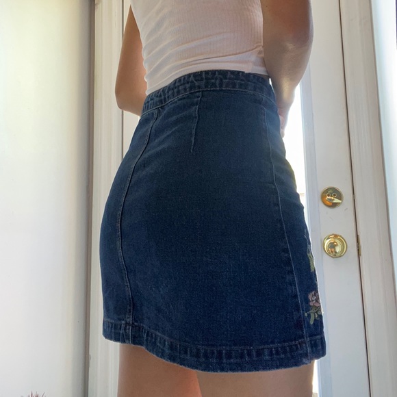 Floral embroidered top shop jean skirt - Picture 3 of 3